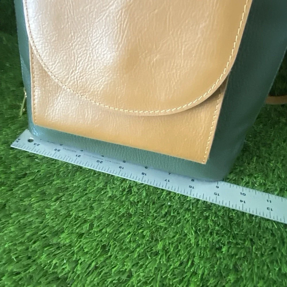Divina Firenze Made in‎ ITALY Green & Tan Leather Womens Backpack Purse